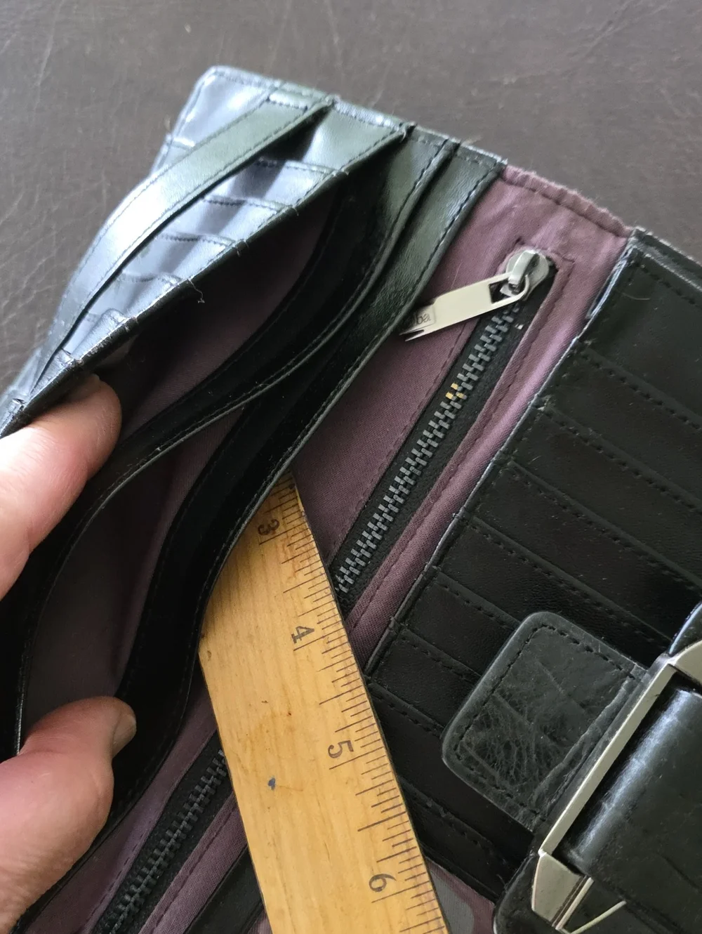 Women's Croc-Texture Clutch Wallet in Black